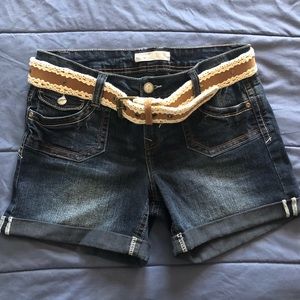 Juniors shorts w/ belt